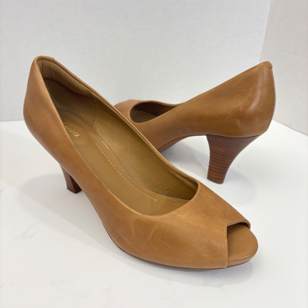 Clarks Artisan Peep Toe Leather Pumps Womens 9 Tan Cone Heel Minimalist Neutral